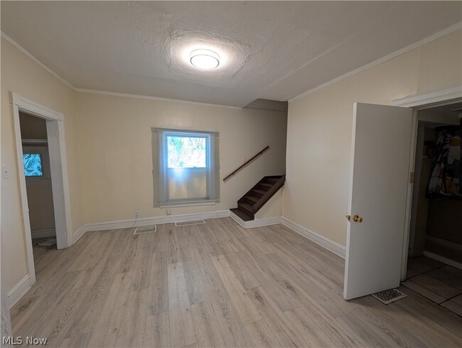Building Photo - 545 W 36th St