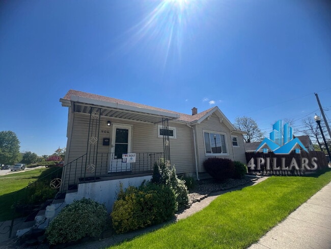 Building Photo - "Charming 3-Bed Home with Partially Finished Basement & Gleaming Hardwood Floors in Hammond - 226...