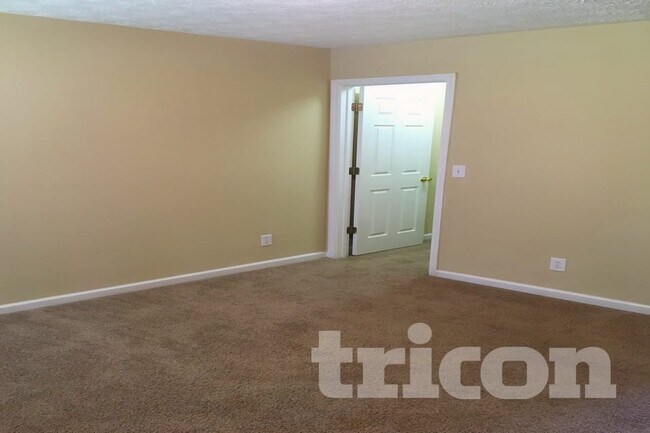 Foto del edificio - 553 Arbor Ridge Dr