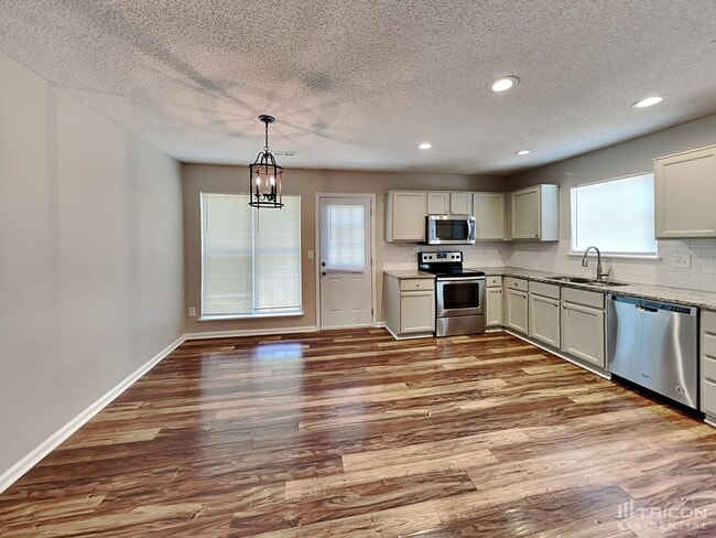 Building Photo - 102 Coventry Dr