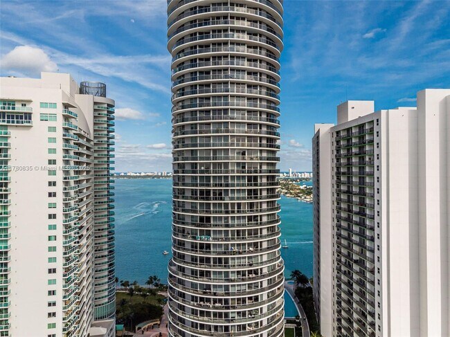 Foto del edificio - 488 NE 18th St
