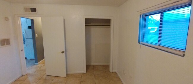 Foto del edificio - 820 Apache Ave NW