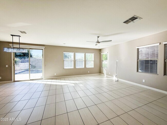 Foto del edificio - 4711 E Daley Ln