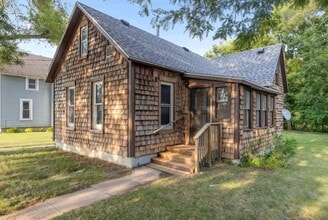 Building Photo - 1015 Bluff St