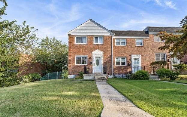 Building Photo - 3 Bedroom SemiDetached Home