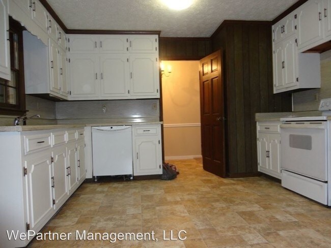 Building Photo - 3 br, 2 bath House - 3651 Rainbow Circle