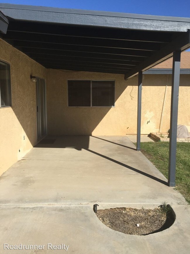 Building Photo - 1114 N Las Posas Ct