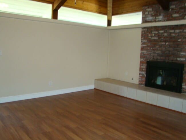 Building Photo - 606 Millich Dr