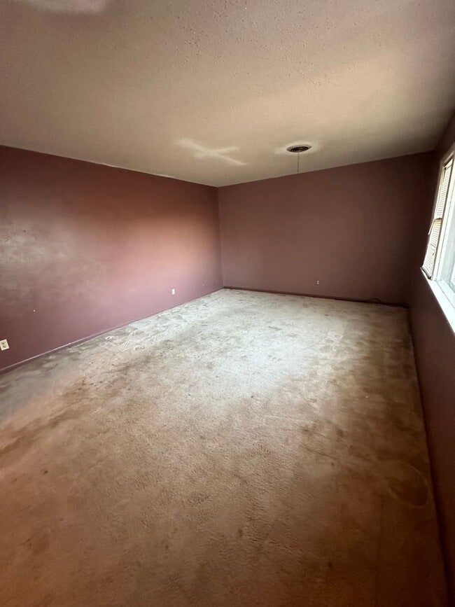 Foto del edificio - 3 Bed 2 Bath Home in Highland School School District!