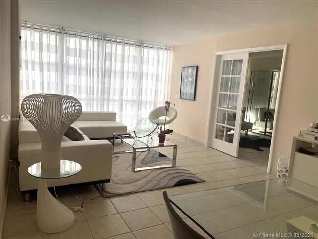 Building Photo - 2049 S Ocean Dr