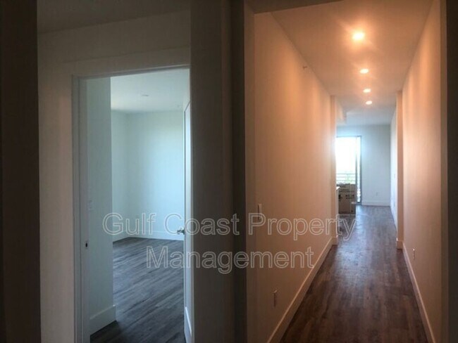 Building Photo - 1709 N Tamiami Trail