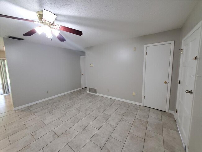 Building Photo - 723 Holly Terrace