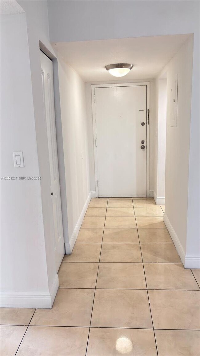 Foto del edificio - 10421 N Kendall Dr