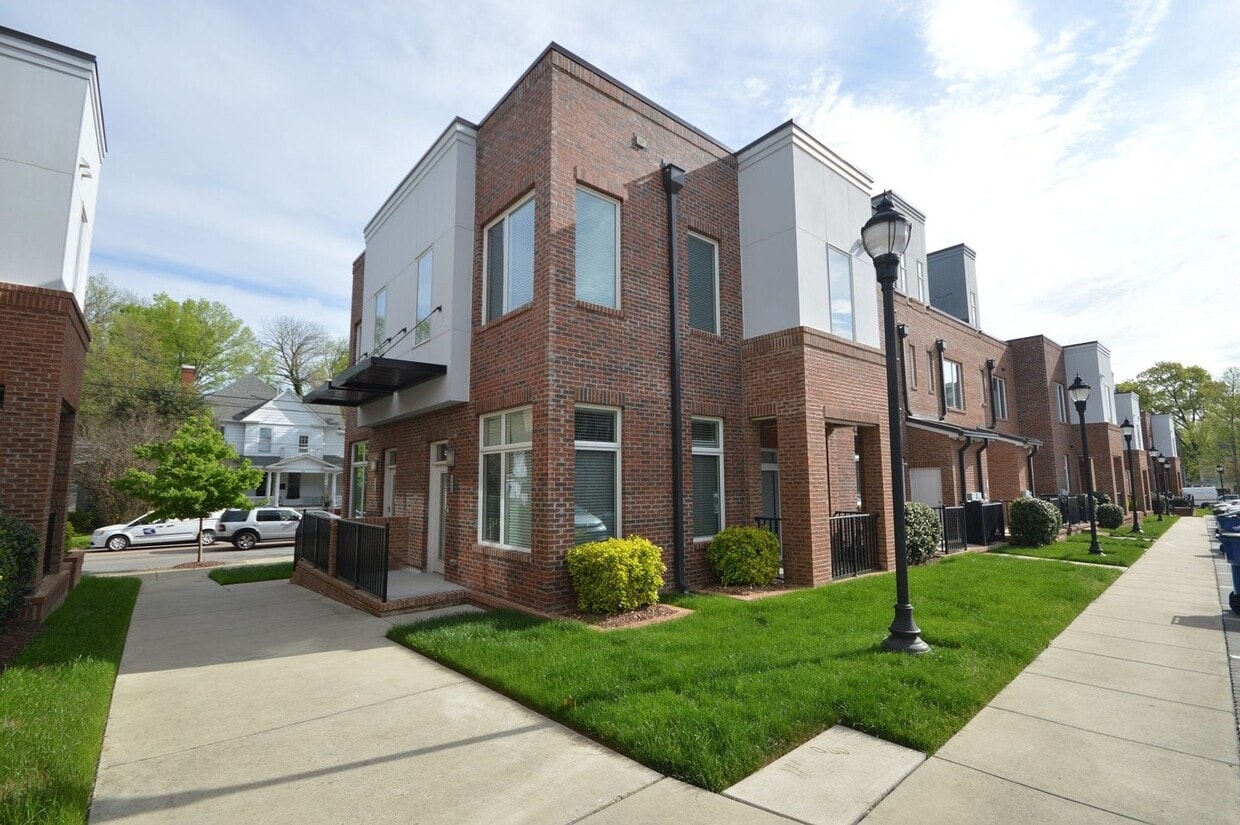 Primary Photo - 234 William Drummond Way, Raleigh, NC - Be...