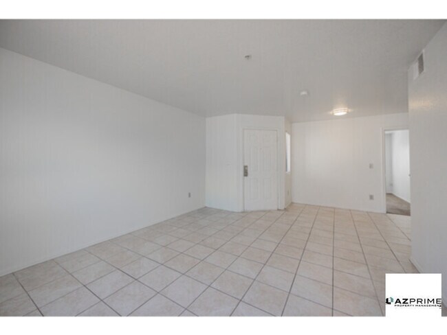 Foto del edificio - $1495 OFF FIRST MONTH'S RENT MOVE IN SPECIAL!  Wake up to Effortless Desert Living in this Charming