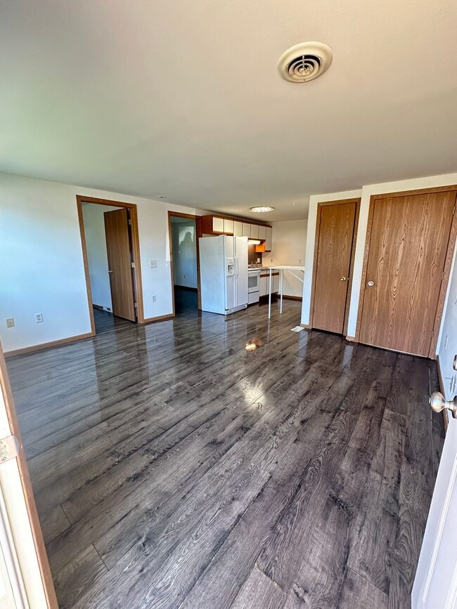 Building Photo - Maple Willow Duplex