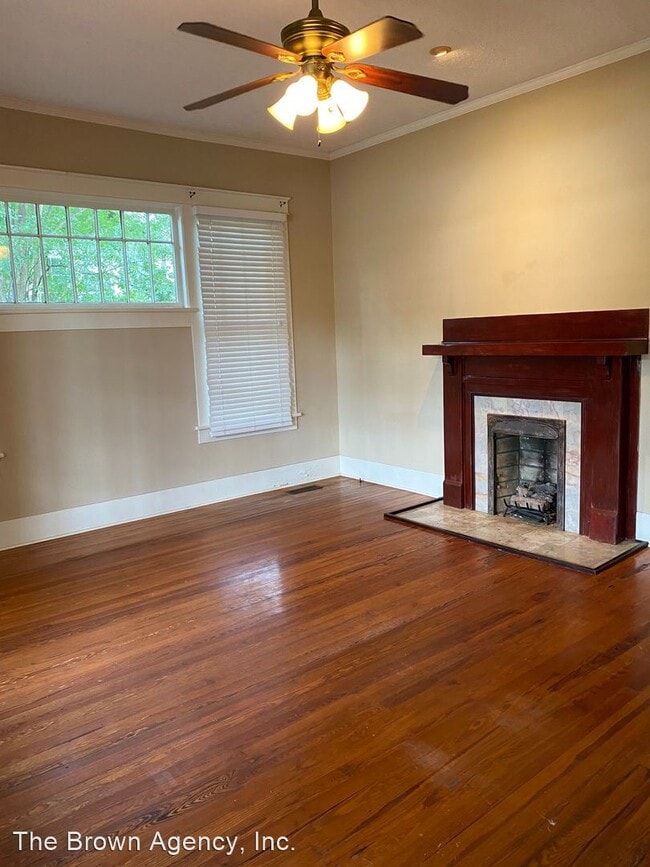 Building Photo - 3 br, 2 bath House - 704 Ave. D