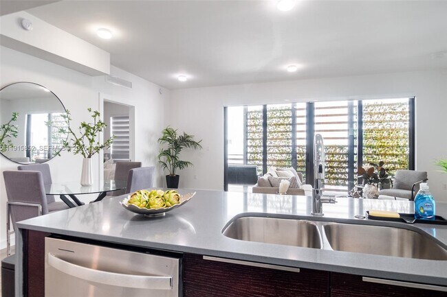 Foto del edificio - 2955 Bird Ave