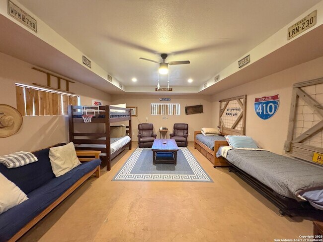 Foto del edificio - 104 Canteen