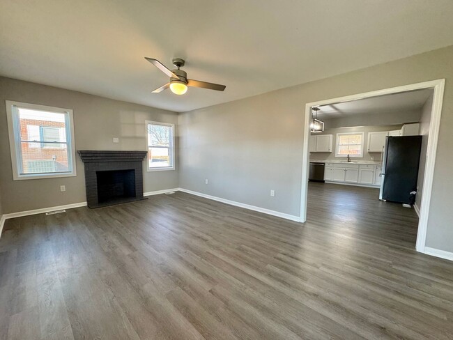 Building Photo - Recently Renovated 2 Bedroom 2 Bathroom Ho...