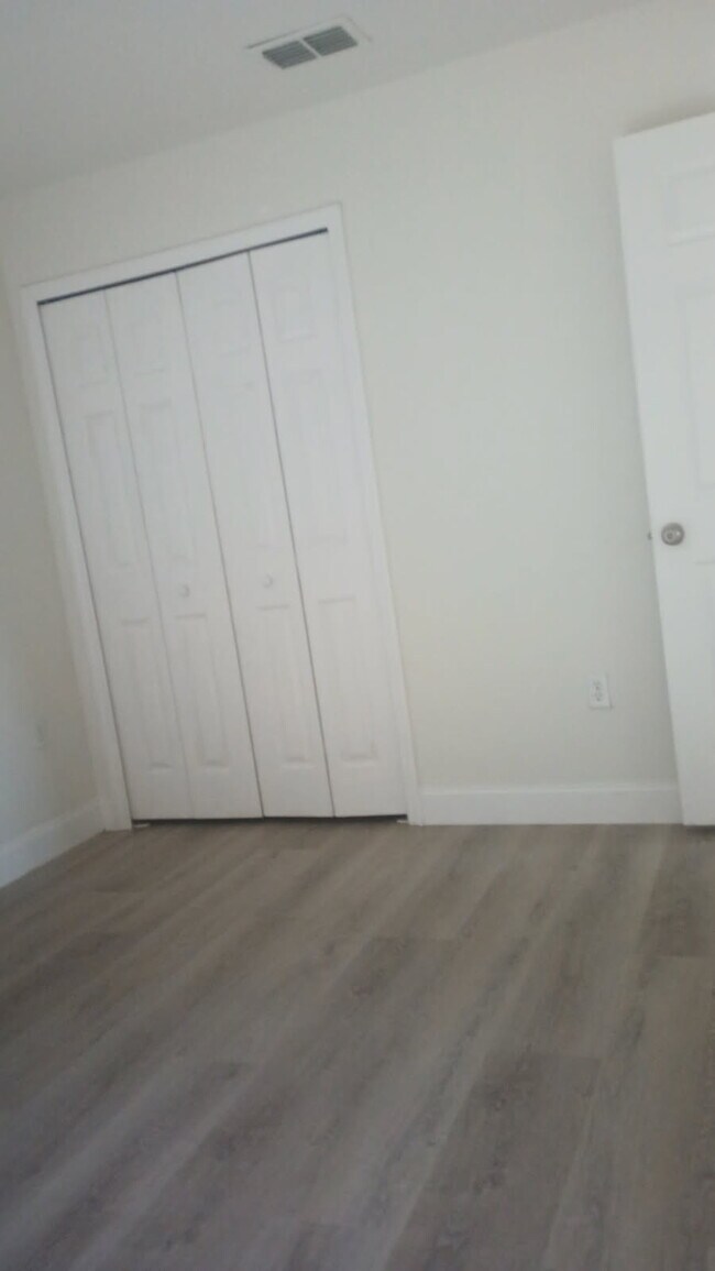 Building Photo - 4460 SW 44th St