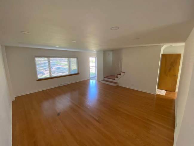 Foto del edificio - 6753 N Drake Ave