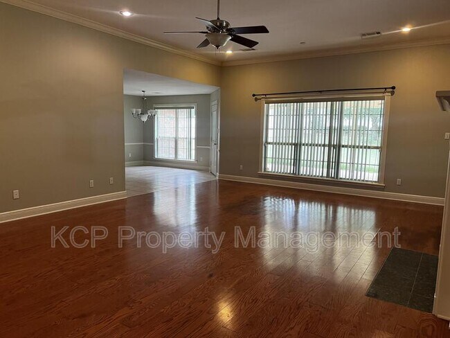 Building Photo - 2109 Barrington Dr