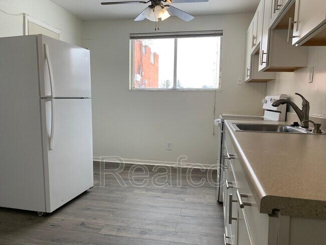 Building Photo - 952 Mayfield Pl