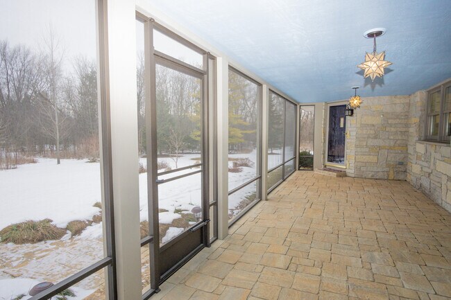 Foto del edificio - Private Oasis in the heart of Mequon