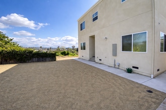 Building Photo - 5335 E Falls View Dr