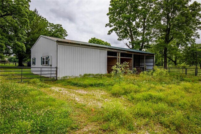 Building Photo - 10592 Phillips Cemetery Rd