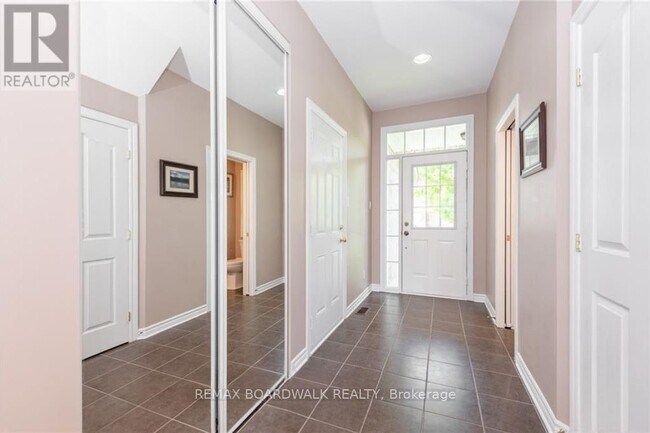Building Photo - 302 Grey Seal Cir