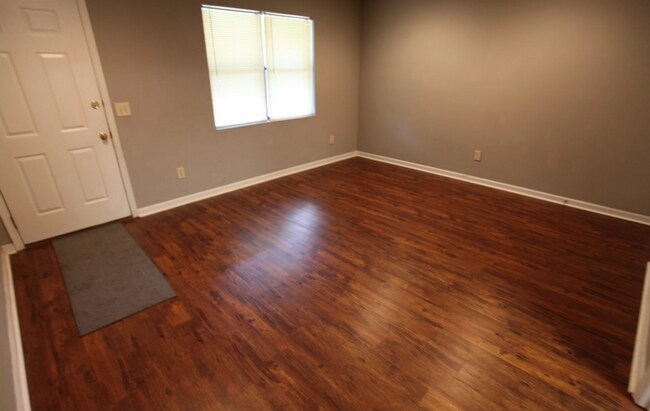 Foto del edificio - Duplex in Auburn, Available 8/9!