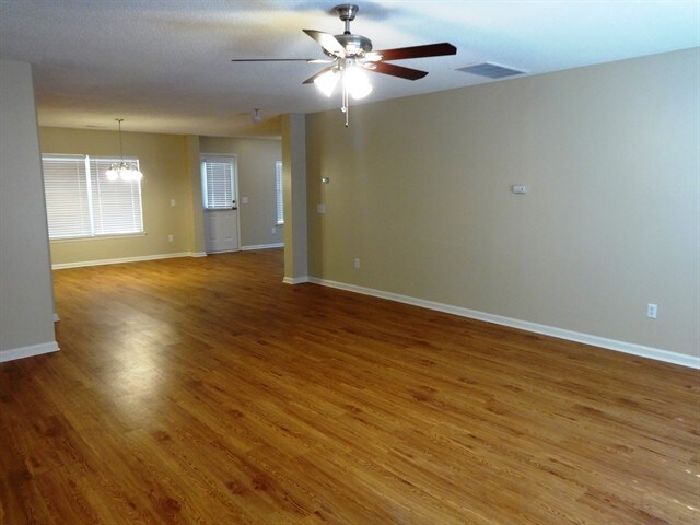 Foto del edificio - 1016 Deerberry Rd