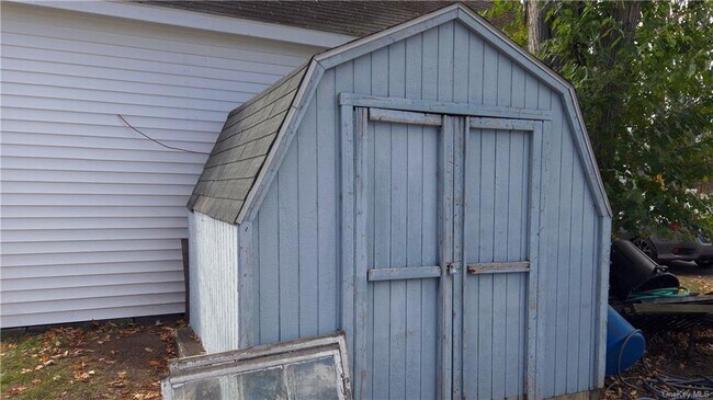 Building Photo - 11 Reynolds Ln