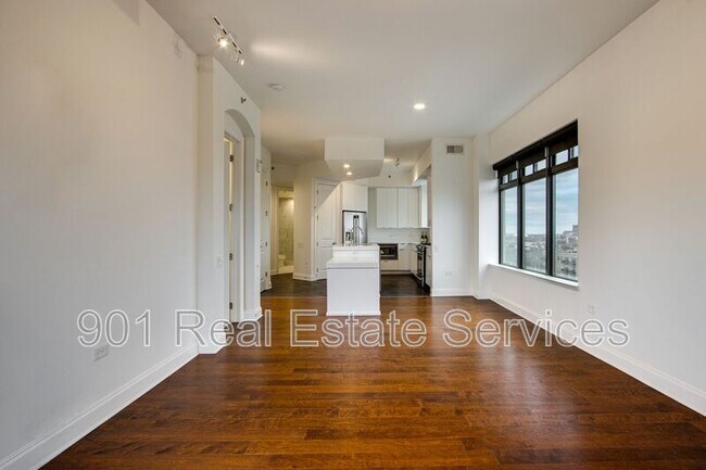 Building Photo - 717 Riverside Dr