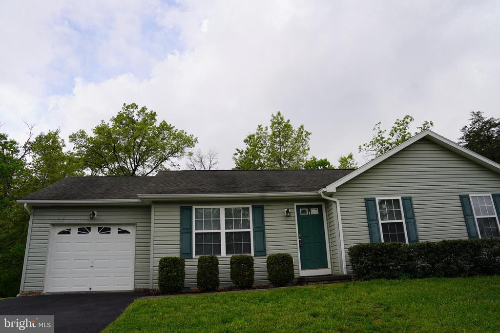 Primary Photo - 104 Basin Dr