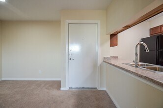 Building Photo - 8415 Hearth Dr