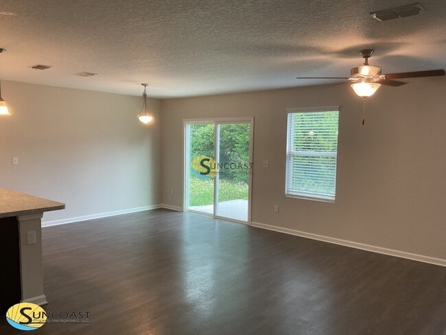 Foto del edificio - 7323 Richardson Rd