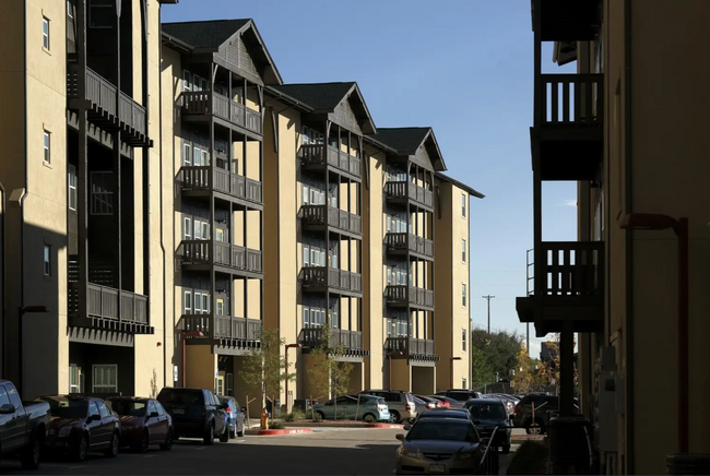Building Photo - 5877 N Nevada Ave