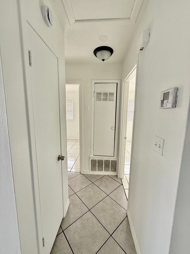 Foto del edificio - SKY LAKE 3 Bed / 2 Bath