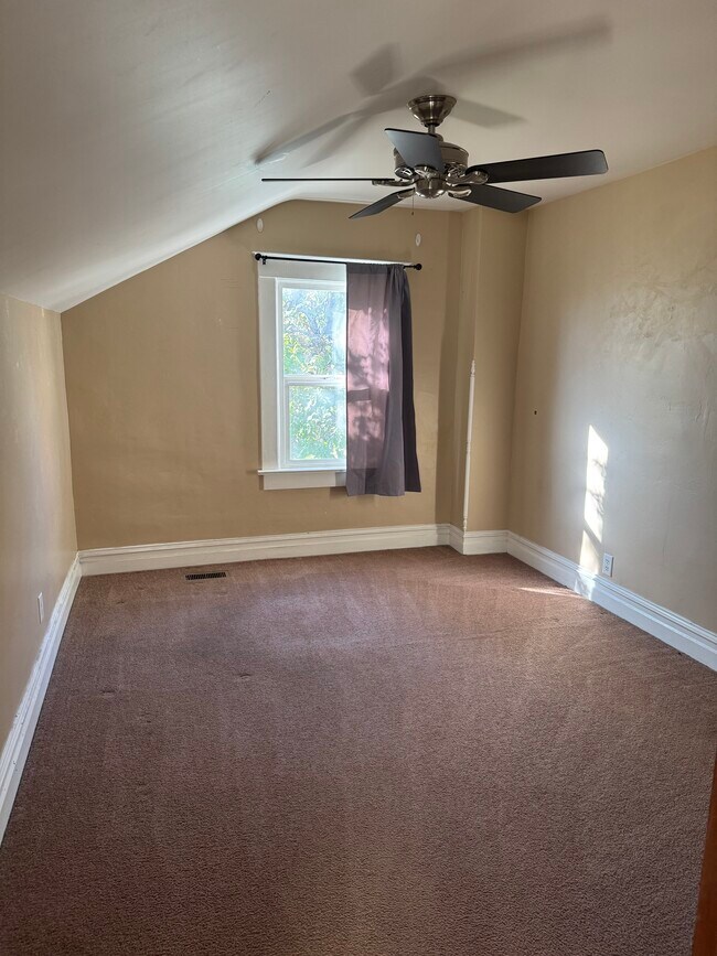 Building Photo - 321 D St