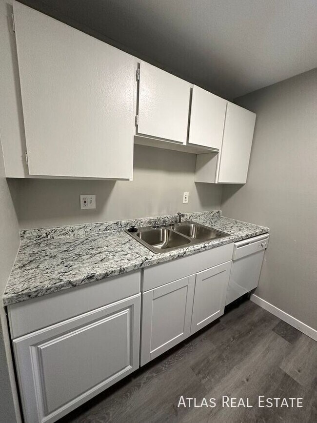 Building Photo - 1825 Zebulon Dr