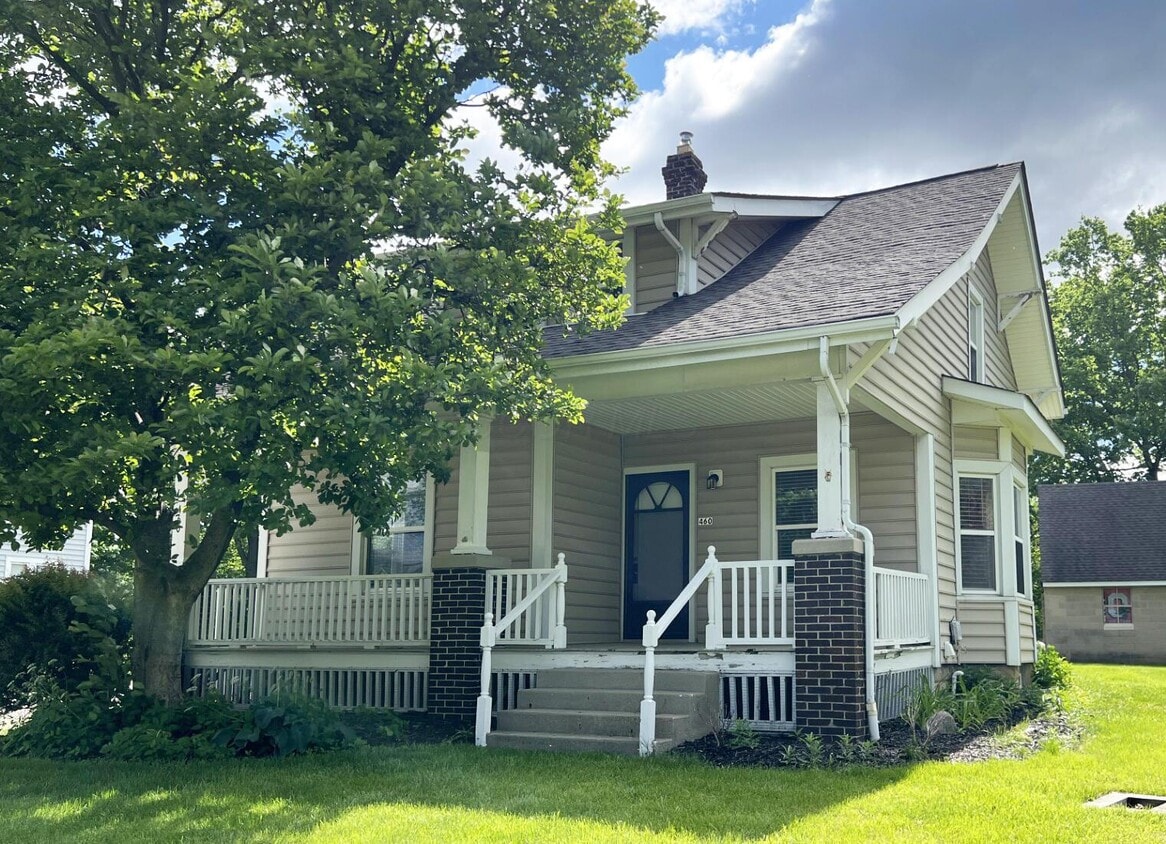 Primary Photo - 460 N State St