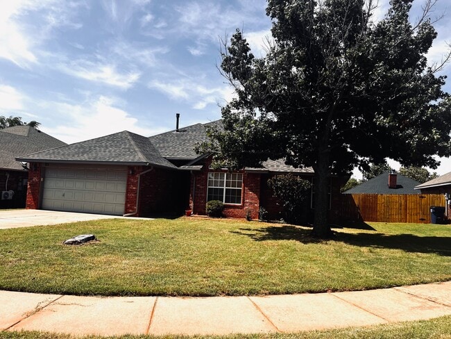 Photo - 715 E Forest Ct Ln House
