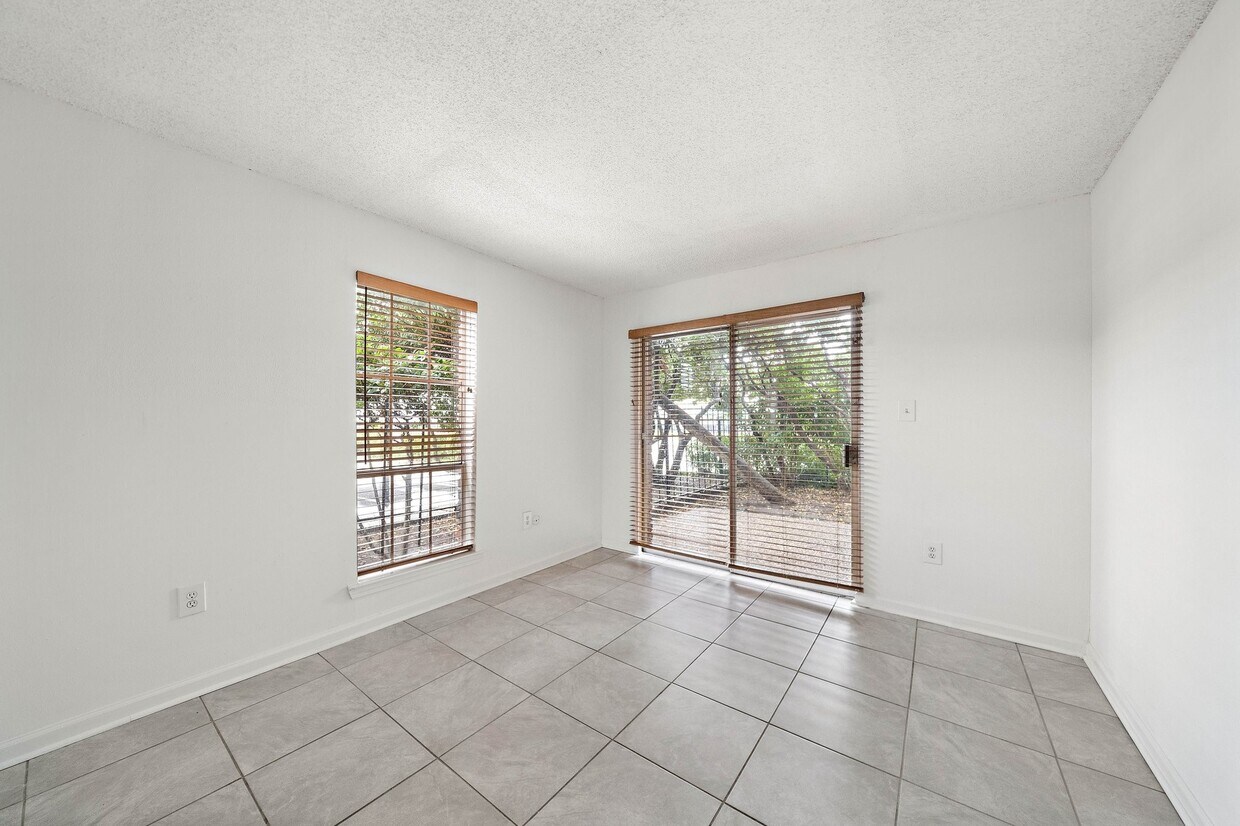 Foto principal - 711 Holiday Dr