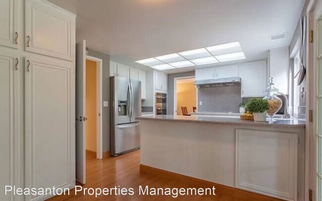 Foto del edificio - 4 br, 2.5 bath House - 38 Roatan Ct.