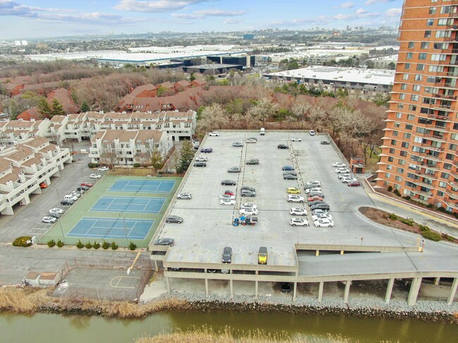 Building Photo - 1638 Harmon Cove Tower