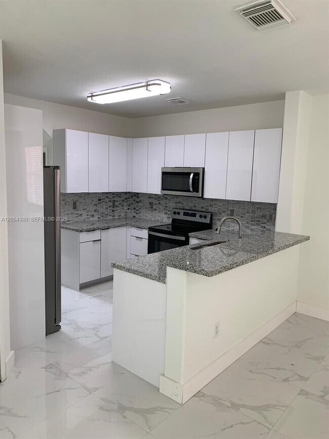 Building Photo - 14020 SW 152nd Terrace