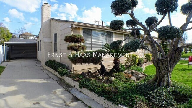 Foto del edificio - Stunning Long Beach Home in Prime Location